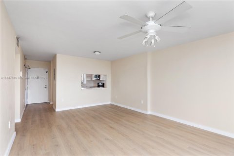 Купить кондоминиум в Майами, Флорида 2 спальни, 82.03м2, № 1849019 - фото 14