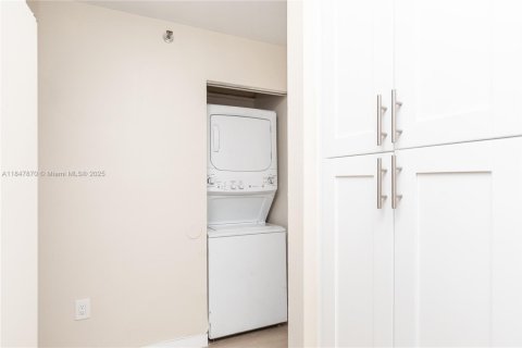 Купить кондоминиум в Майами, Флорида 2 спальни, 82.03м2, № 1849019 - фото 6