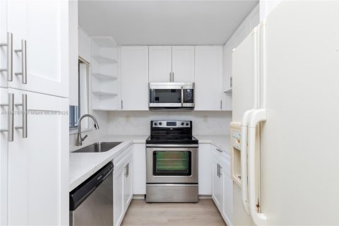 Купить кондоминиум в Майами, Флорида 2 спальни, 82.03м2, № 1849019 - фото 7