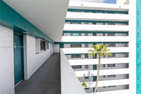 Купить кондоминиум в Майами, Флорида 2 спальни, 82.03м2, № 1849019 - фото 4