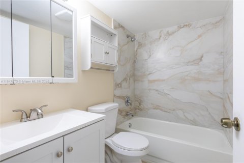 Купить кондоминиум в Майами, Флорида 2 спальни, 82.03м2, № 1849019 - фото 18