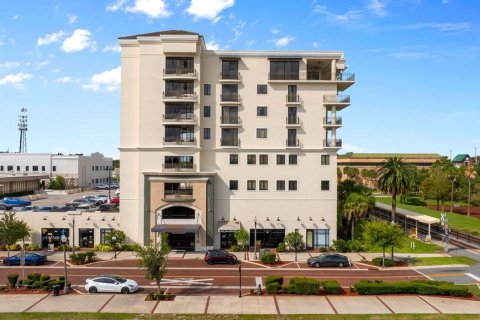 Condominio en venta en Kissimmee, Florida, 4 dormitorios, 332.31 m2 № 1801728 - foto 2