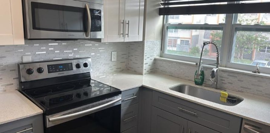 Condominio en Lauderhill, Florida, 2 dormitorios № 2261643