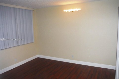 Condo in Davie, Florida, 2 bedrooms  № 1896096 - photo 9