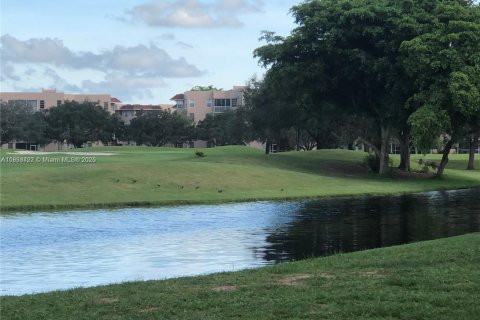 Condo in Davie, Florida, 2 bedrooms  № 1896096 - photo 12