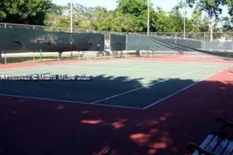 Condo in Davie, Florida, 2 bedrooms  № 1896096 - photo 15