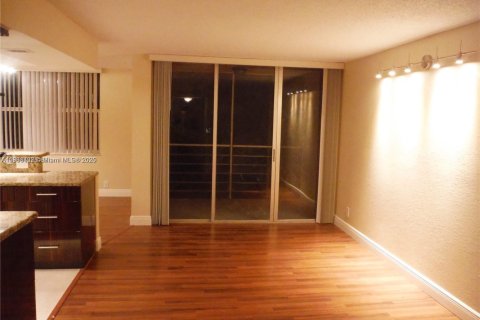 Condo in Davie, Florida, 2 bedrooms  № 1896096 - photo 3