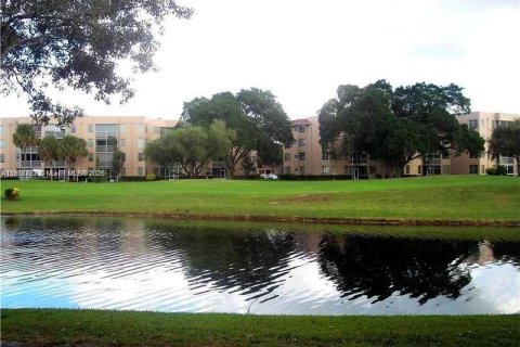 Condo in Davie, Florida, 2 bedrooms  № 1896096 - photo 18
