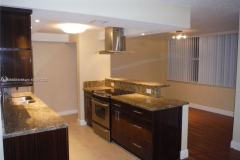 Condo in Davie, Florida, 2 bedrooms  № 1896096 - photo 1