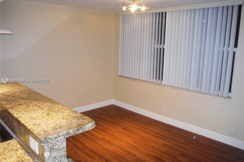 Condo in Davie, Florida, 2 bedrooms  № 1896096 - photo 5