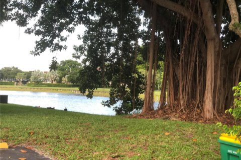 Condo in Davie, Florida, 2 bedrooms  № 1896096 - photo 13