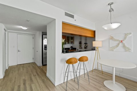 Condo in Miami, Florida, 1 bedroom № 2082101 - photo 12