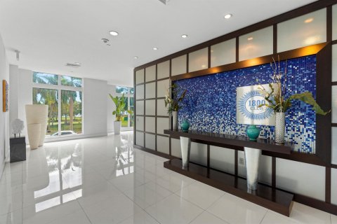 Condo in Miami, Florida, 1 bedroom № 2082101 - photo 5