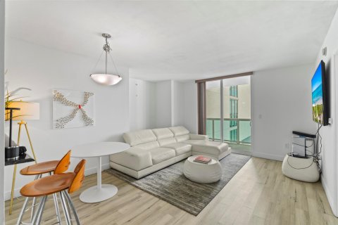 Condo in Miami, Florida, 1 bedroom № 2082101 - photo 13