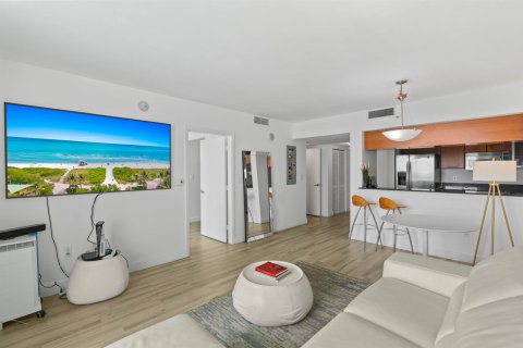 Condo in Miami, Florida, 1 bedroom № 2082101 - photo 21
