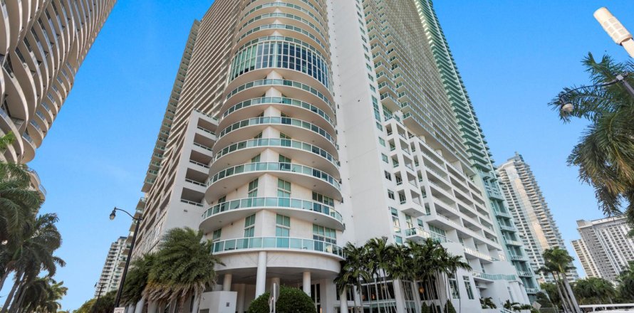 Condo in Miami, Florida, 1 bedroom № 2082101