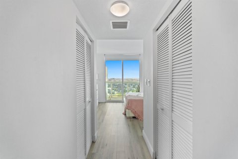 Condo in Miami, Florida, 1 bedroom № 2082101 - photo 26