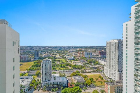 Condo in Miami, Florida, 1 bedroom № 2082101 - photo 18