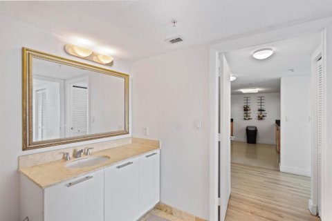 Condo in Miami, Florida, 1 bedroom № 2082101 - photo 28