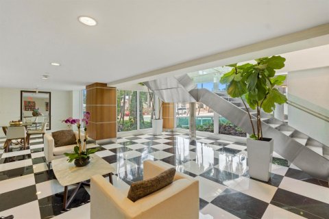 Condo in Miami, Florida, 1 bedroom № 2082101 - photo 3