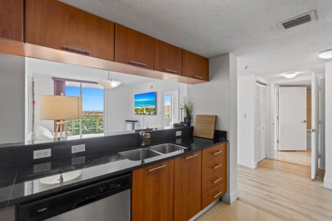 Condo in Miami, Florida, 1 bedroom № 2082101 - photo 11