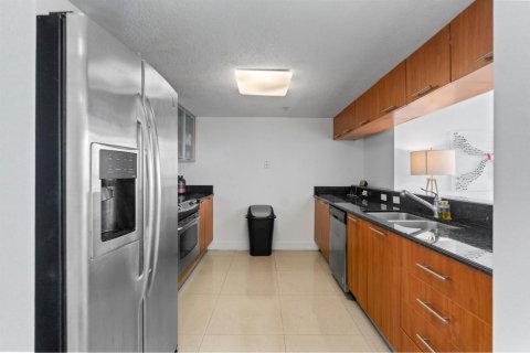 Condo in Miami, Florida, 1 bedroom № 2082101 - photo 8