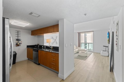 Condo in Miami, Florida, 1 bedroom № 2082101 - photo 7