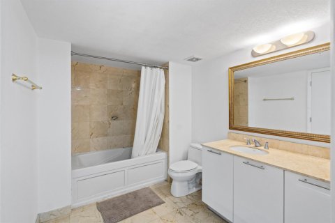 Condo in Miami, Florida, 1 bedroom № 2082101 - photo 27