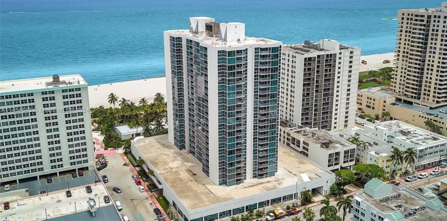 Condo in Miami Beach, Florida, 2 bedrooms  № 1836398