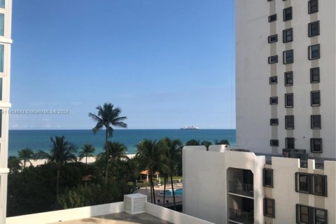 Condo in Miami Beach, Florida, 2 bedrooms  № 1836398 - photo 5