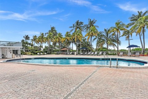 Condo in Miami Beach, Florida, 2 bedrooms  № 1836398 - photo 20