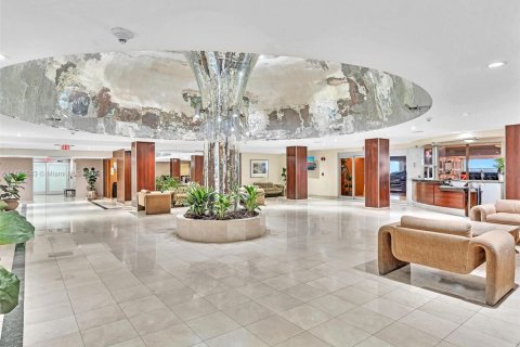 Condo in Miami Beach, Florida, 2 bedrooms  № 1836398 - photo 2