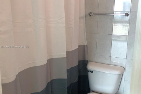 Condo in Miami Beach, Florida, 2 bedrooms  № 1836398 - photo 18