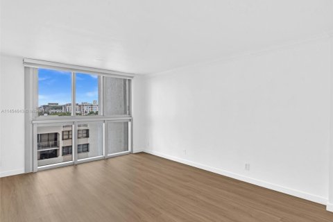 Condo in Miami Beach, Florida, 2 bedrooms  № 1836398 - photo 26
