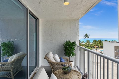 Condo in Miami Beach, Florida, 2 bedrooms  № 1836398 - photo 9