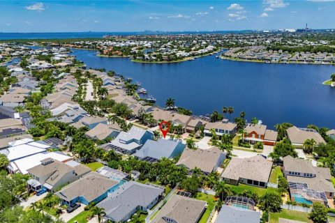 House in Apollo Beach, Florida 4 bedrooms, 268.02 sq.m. № 2209146 - photo 4