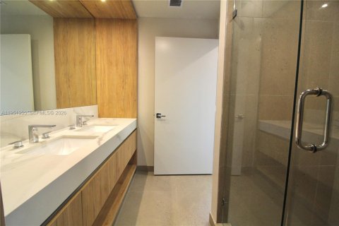 Copropriété à louer à Miami, Floride: 2 chambres, 76.64 m2 № 2024279 - photo 7