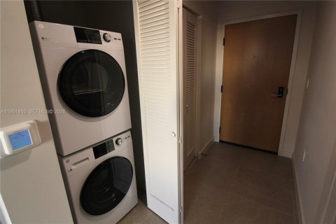 Copropriété à louer à Miami, Floride: 2 chambres, 76.64 m2 № 2024279 - photo 14