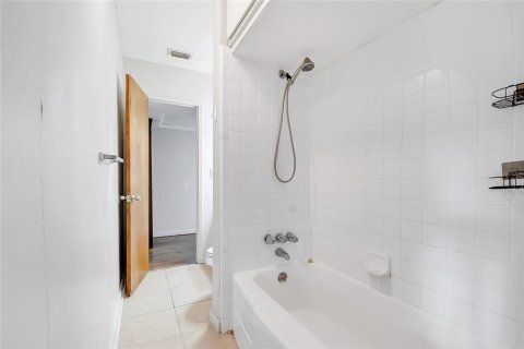 Casa en venta en Orlando, Florida, 3 dormitorios, 109.81 m2 № 1912116 - foto 23