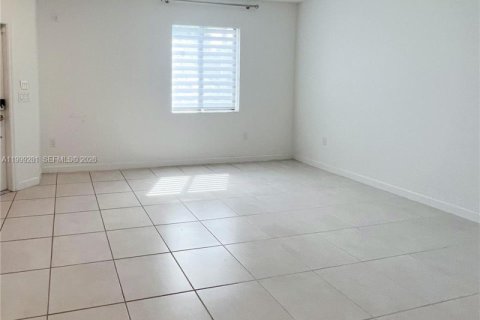 Adosado en venta en Miami, Florida, 3 dormitorios, 154.4 m2 № 2252980 - foto 8