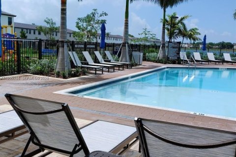 Adosado en venta en Miami, Florida, 3 dormitorios, 154.4 m2 № 2252980 - foto 23