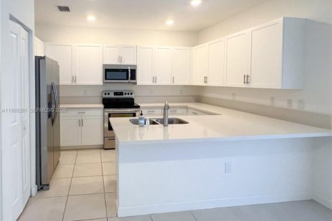Adosado en venta en Miami, Florida, 3 dormitorios, 154.4 m2 № 2252980 - foto 5