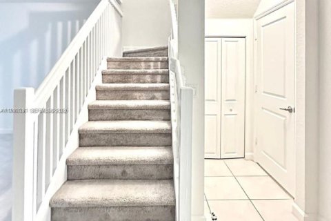 Adosado en venta en Miami, Florida, 3 dormitorios, 154.4 m2 № 2252980 - foto 4