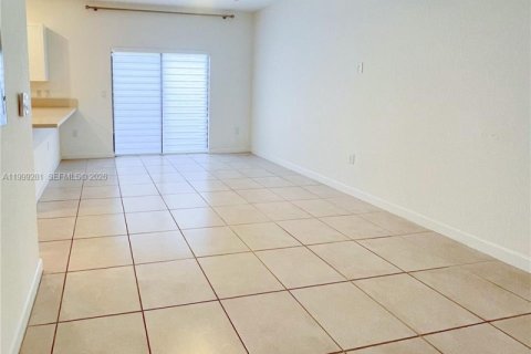 Adosado en venta en Miami, Florida, 3 dormitorios, 154.4 m2 № 2252980 - foto 6