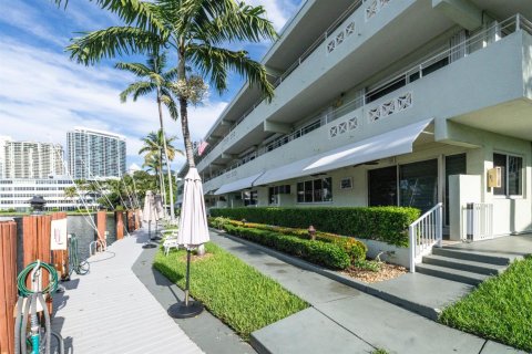Copropriété à vendre à Fort Lauderdale, Floride: 2 chambres, 78.97 m2 № 2421146 - photo 5