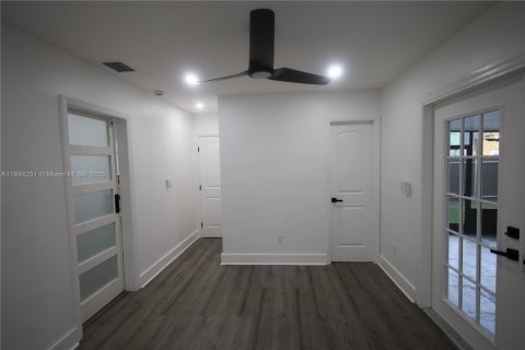 Casa en venta en Miami, Florida, 3 dormitorios, 113.43 m2 № 1840807 - foto 29