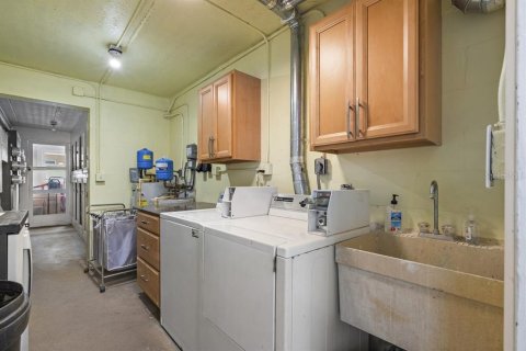 Condo in Treasure Island, Florida, 1 bedroom № 2206147 - photo 22