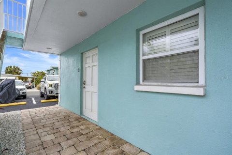 Condo in Treasure Island, Florida, 1 bedroom № 2206147 - photo 9