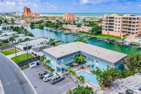 Condo in Treasure Island, Florida, 1 bedroom № 2206147 - photo 3
