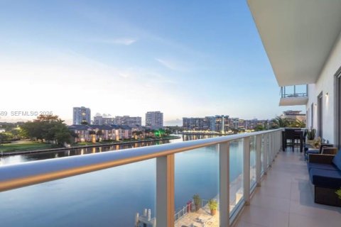 Apartamento en alquiler en Hollywood, Florida, 3 dormitorios, 104.24 m2 № 2268698 - foto 3